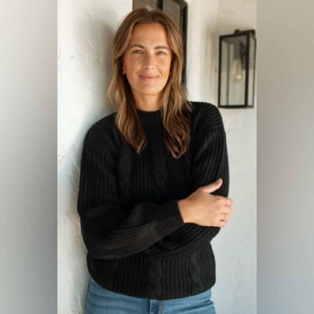 Carly Jean Los Angeles Amberley, Black Cable-Knit Crew Sweater